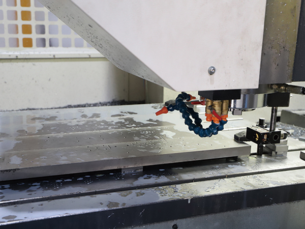 龍(long)門銑加(jiā)工